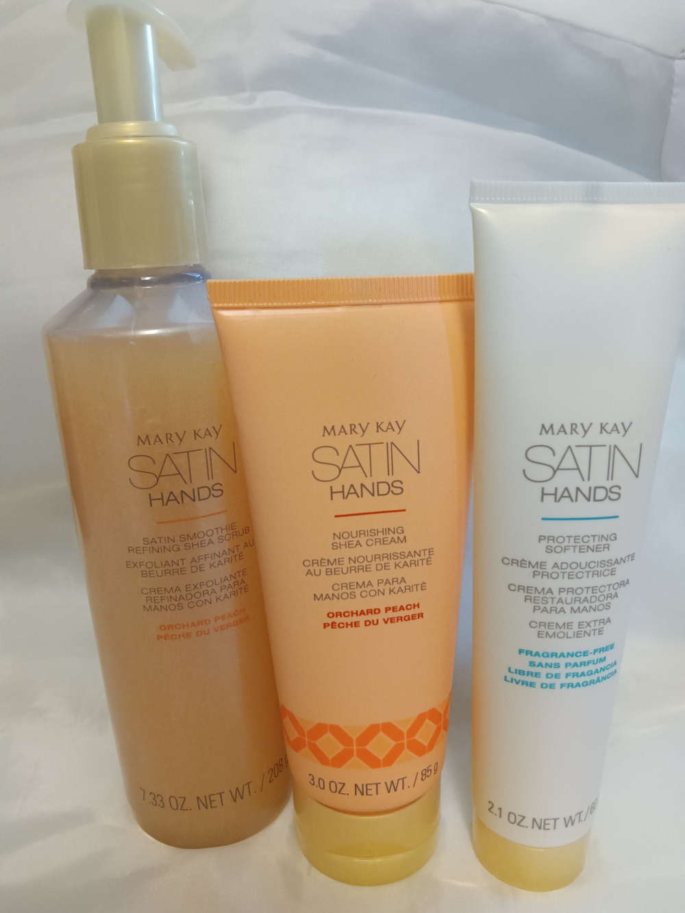 Mary Kay Satin Hands Lotion Trio - Peach & Cream